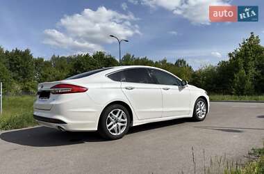 Седан Ford Fusion 2017 в 
