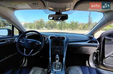 Седан Ford Fusion 2013 в 