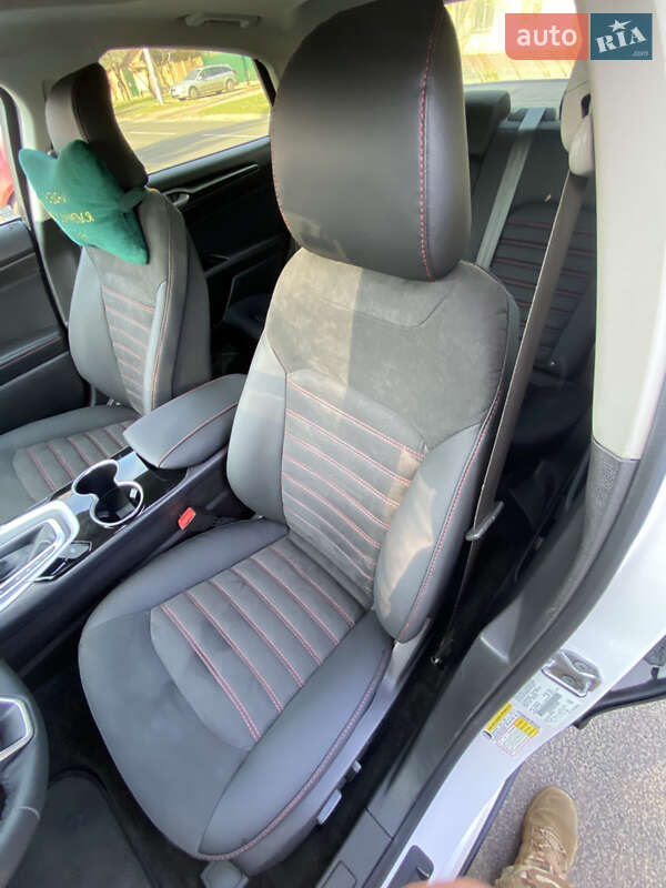 Седан Ford Fusion 2016 в Черкасах