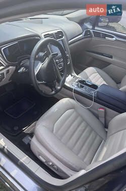 Седан Ford Fusion 2017 в 
