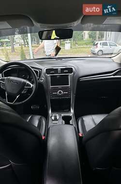 Седан Ford Fusion 2016 в 