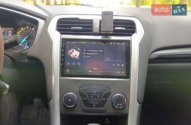 Седан Ford Fusion 2013 в 