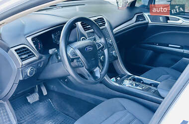 Седан Ford Fusion 2017 в 