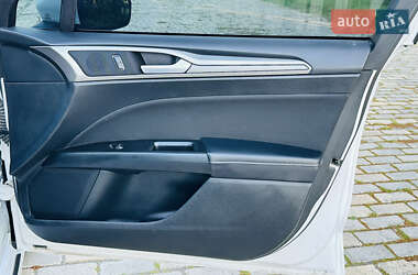 Седан Ford Fusion 2017 в 