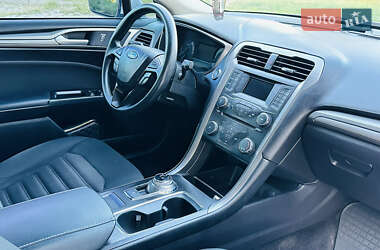 Седан Ford Fusion 2017 в 