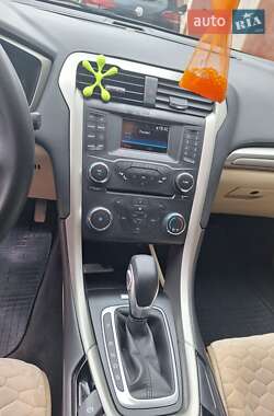 Седан Ford Fusion 2015 в 