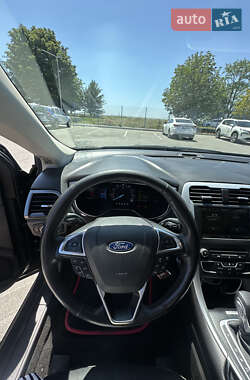 Седан Ford Fusion 2015 в 