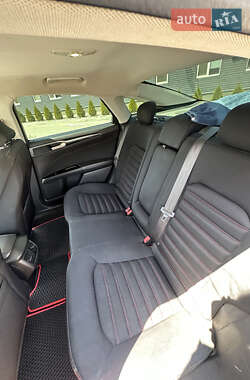 Седан Ford Fusion 2015 в 