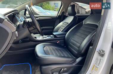 Седан Ford Fusion 2017 в 