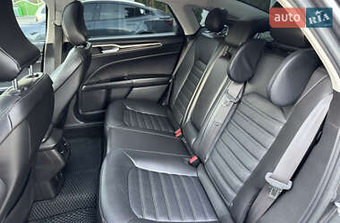 Седан Ford Fusion 2016 в 