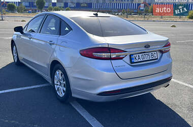Седан Ford Fusion 2018 в 