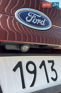 Седан Ford Fusion 2015 в 