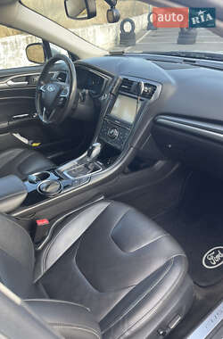 Седан Ford Fusion 2013 в 