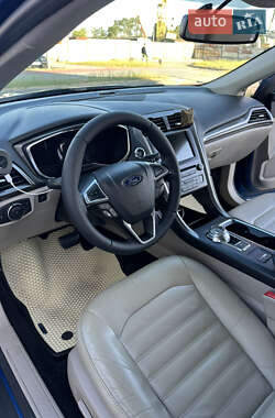 Седан Ford Fusion 2016 в 