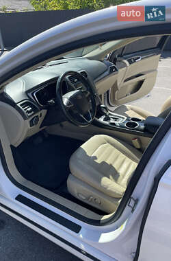 Седан Ford Fusion 2013 в 