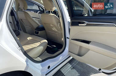Седан Ford Fusion 2013 в 