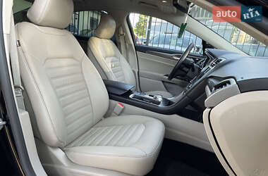 Седан Ford Fusion 2017 в 