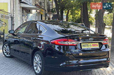 Седан Ford Fusion 2017 в 