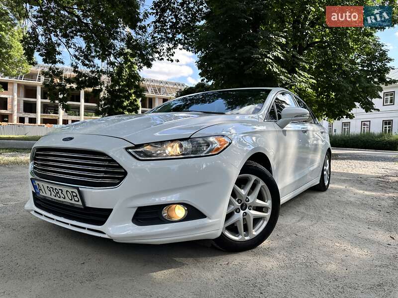 Седан Ford Fusion 2016 в 