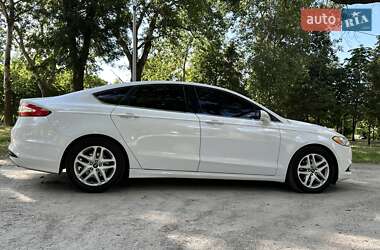 Седан Ford Fusion 2016 в 