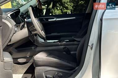Седан Ford Fusion 2016 в 