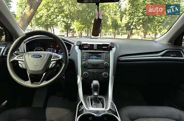 Седан Ford Fusion 2016 в 