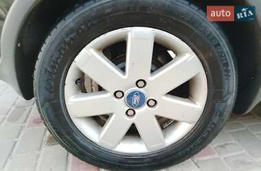 Хэтчбек Ford Fusion 2004 в 