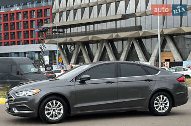 Седан Ford Fusion 2016 в 