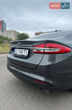 Седан Ford Fusion 2016 в 