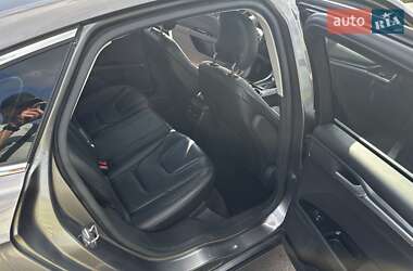 Седан Ford Fusion 2012 в 