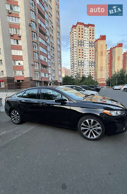 Седан Ford Fusion 2019 в 