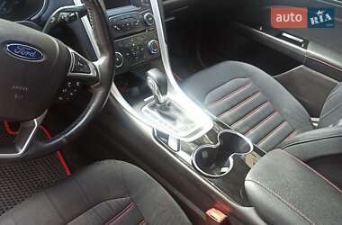 Седан Ford Fusion 2016 в 