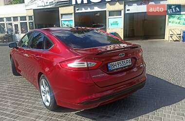 Седан Ford Fusion 2016 в 