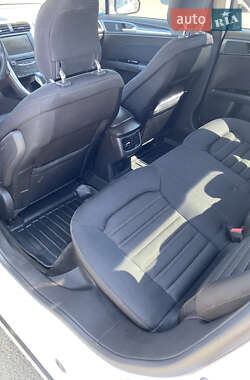 Седан Ford Fusion 2013 в 