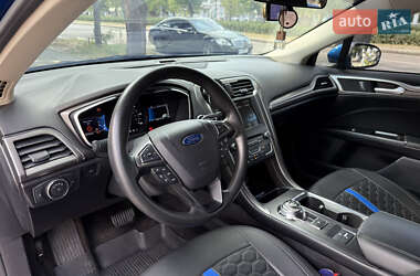 Седан Ford Fusion 2016 в 