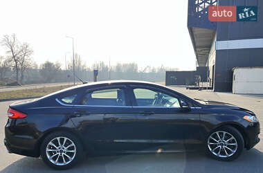Седан Ford Fusion 2017 в 
