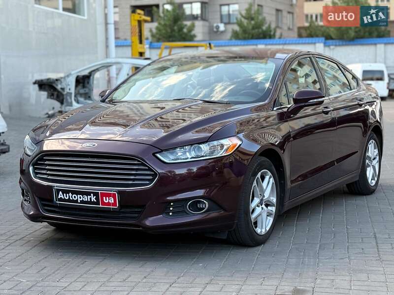 Седан Ford Fusion 2013 в 