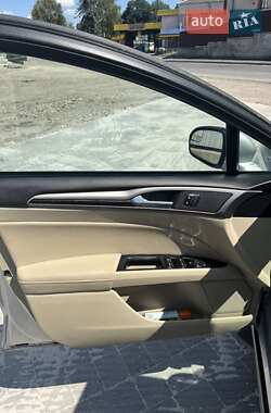 Седан Ford Fusion 2014 в 