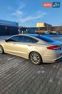 Седан Ford Fusion 2017 в 