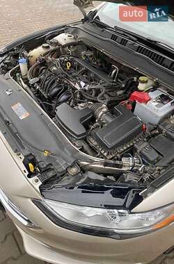 Седан Ford Fusion 2017 в 