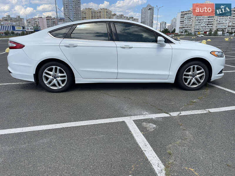 Седан Ford Fusion 2015 в Києві