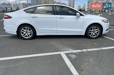 Седан Ford Fusion 2015 в 