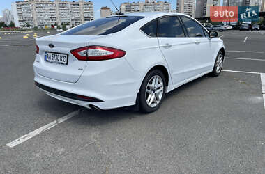 Седан Ford Fusion 2015 в 