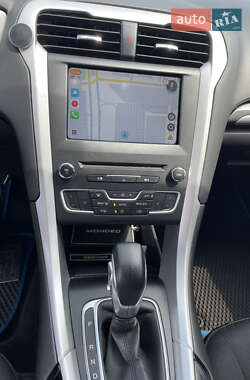 Седан Ford Fusion 2015 в 