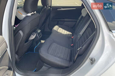 Седан Ford Fusion 2015 в 