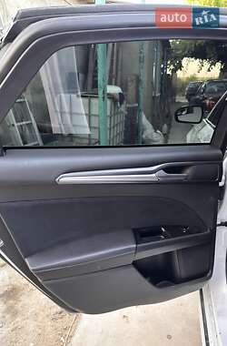 Седан Ford Fusion 2014 в 