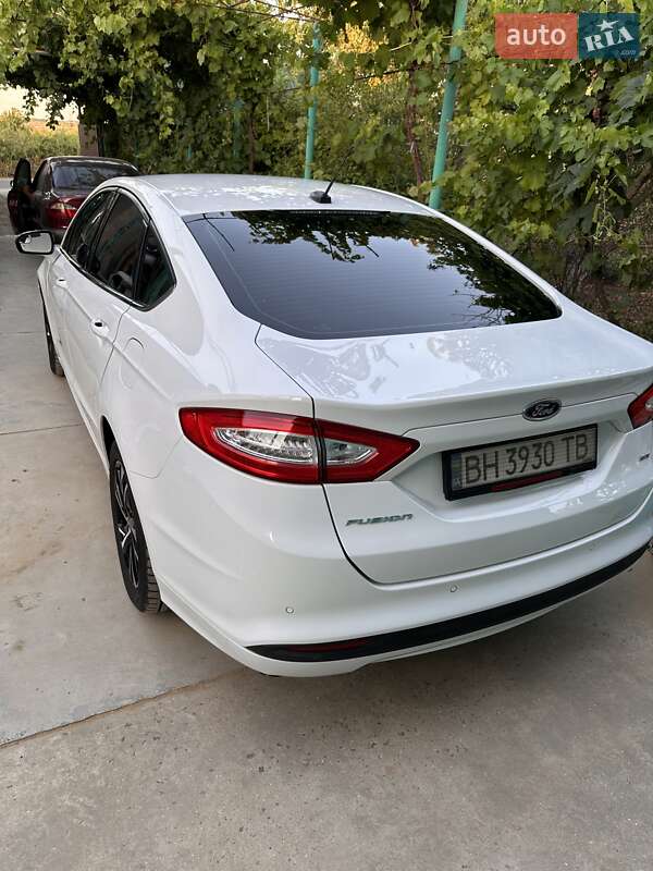 Седан Ford Fusion 2014 в Одесі