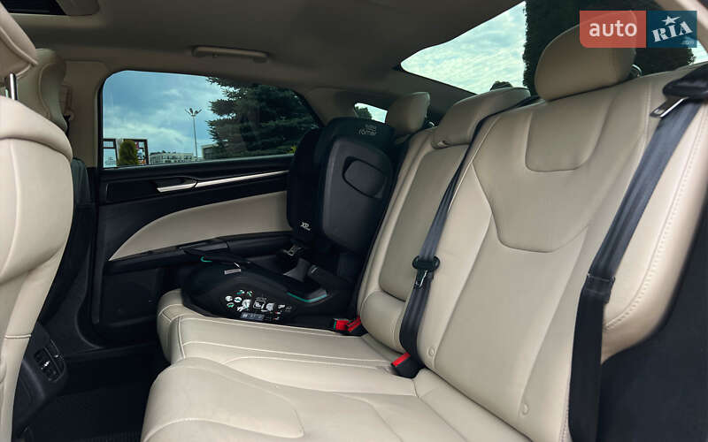 Седан Ford Fusion 2018 в Львові
