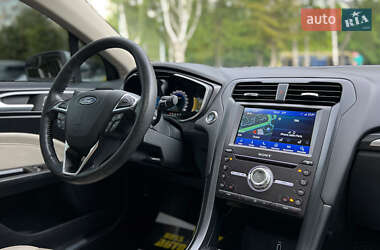 Седан Ford Fusion 2018 в 