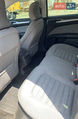 Седан Ford Fusion 2015 в 